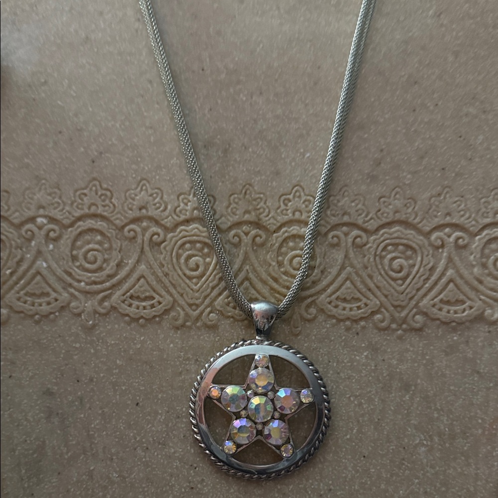 Vintage Sarah Coventry Floating Silver Star Pendant Necklace with mesh chain 12”